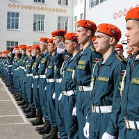 Торжественная линейка, посвященная Дню Победы