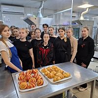 В Чебоксарском экономико-технологическом колледже Минобразования Чувашии в рамках обучения студенческих отрядов слушатели курсов осваивают программу по рабочей профессии «Пекарь»