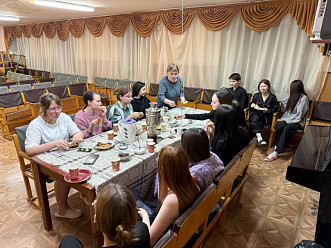 В общежитии №2 нашего колледжа состоялось традиционное праздничное чаепитие, посвященное проводам зимы – Масленице