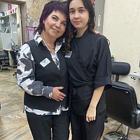 Студенты Чебоксарского экономико-технологического колледжа совместно с преподавателем Воробьёвой И.В. побывали в гостях у салона красоты «Камея»
