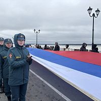 Участие в грандиозном флешмобе — разворачивании флага длиной 1 километр!