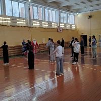 Новогодняя зарядка с Дедом Морозом и Снегурочкой!