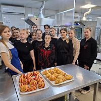 В Чебоксарском экономико-технологическом колледже Минобразования Чувашии в рамках обучения студенческих отрядов слушатели курсов осваивают программу по рабочей профессии «Пекарь»
