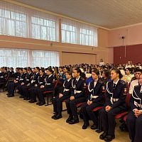 12 декабря в рамках празднования Дня Героя Отечества в чебоксарском экономико- технологическом колледже состоялась встреча с бойцом СВО, помощником главы Чувашии Олега Николаева, Русланом Равилевичем Валиулиным