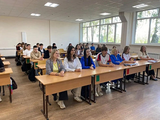 Телемост, который сближает: студенты ЧЭТК встретились со школьниками из ДНР!