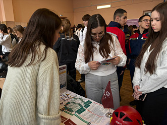  Профориентационная встреча: студенты поделились опытом с юными школьниками! 