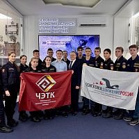 19 декабря студенты поискового отряда «Землянка» под руководством преподавателей Капранова А.В. и Генералова А.Н. посетили историко-патриотический центр ЧГУ им. И.Н. Ульянова «Наследники Победы»