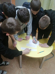 В 1-м общежитии прошла игра «Найди клад», посвященная Дню защитника Отечества