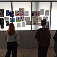 Космические фантазии: выставка рисунков ко Дню Космонавтики!