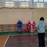 Новогодняя зарядка с Дедом Морозом и Снегурочкой!