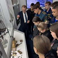 19 декабря студенты поискового отряда «Землянка» под руководством преподавателей Капранова А.В. и Генералова А.Н. посетили историко-патриотический центр ЧГУ им. И.Н. Ульянова «Наследники Победы»