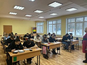 Встреча студентов выпускных курсов Чебоксарского экономико-технологического колледжа с представителями Чебоксарского кооперативного института