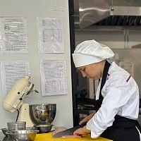 В Чебоксарском экономико-технологическом колледже проходит демонстрационный экзамен по профессии «Повар, кондитер»!