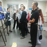 Космос всегда манит: студенты 1-го общежития на выставке «Космос всегда мечта»