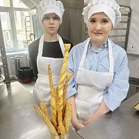 В рамках проекта «Технологии тепла» преподаватели и студенты специальности «Технология продуктов питания из растительного сырья» открыли свои двери для самых дорогих гостей — детей и семей участников специальной военной операции