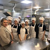 В Чебоксарском экономико-технологическом колледже Минобразования Чувашии в рамках обучения студенческих отрядов слушатели курсов осваивают программу по рабочей профессии «Пекарь»
