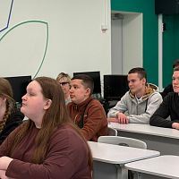 В Чебоксарском экономико-технологическом колледже прошел Единый день открытых дверей: амбассадоры рассказали о Федеральном проекте «Профессионалитете» и проекте «Мир возможностей» ️