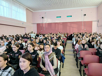 В ЧЭТК выступил Чувашский государственный академический ансамбль песни и танца