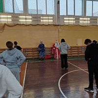 Новогодняя зарядка с Дедом Морозом и Снегурочкой!