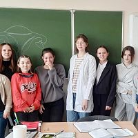 Волонтёры-медики провели лекцию на тему «Девочки подростки»