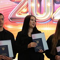 Во втором корпусе колледжа 3 июля состоялось вручение дипломов отделения "Подготовки рабочих кадров и специалистов сферы услуг и профессионального обучения лиц с ограниченными возможностями здоровья" и "Экономико-технологического отделения" 