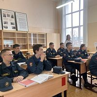 Советский космонавт Юрий Гагарин на космическом корабле «Восток-1» стартовал с космодрома «Байконур» и впервые в мире совершил орбитальный облёт планеты Земля