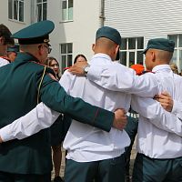 Торжественная церемония вручения дипломов о среднем профессиональном образовании выпускникам Чебоксарского экономико-технологического колледжа Минобразования Чувашии