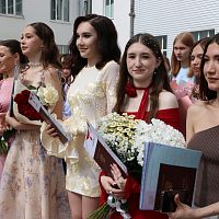 Торжественная церемония вручения дипломов о среднем профессиональном образовании выпускникам Чебоксарского экономико-технологического колледжа Минобразования Чувашии