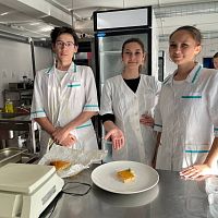 В Чебоксарском экономико-технологическом колледже Минобразования Чувашии в рамках обучения студенческих отрядов слушатели курсов осваивают программу по рабочей профессии «Пекарь»