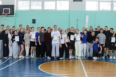 Весёлые старты: первый курс показал силу, ловкость и командный дух!