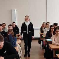 Председатель ТИК Ленинского района г. Чебоксары Альбина Анатольевна Патшина встретилась со студентами