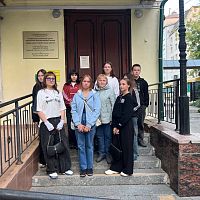 Студенты Чебоксарского экономико-технологического колледжа посетили выставку «Художники Победы»
