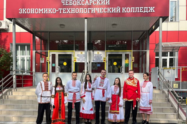 Студенты ЧЭТК — вместе со страной: участие во Всероссийском флешмобе ко Дню воссоединения!