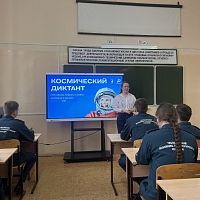 Советский космонавт Юрий Гагарин на космическом корабле «Восток-1» стартовал с космодрома «Байконур» и впервые в мире совершил орбитальный облёт планеты Земля