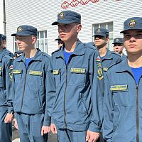 Новая учебная неделя в нашем колледже началась по традиции очень торжественно — с поднятия флагов и исполнения гимна!