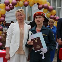 Торжественная церемония вручения дипломов о среднем профессиональном образовании выпускникам Чебоксарского экономико-технологического колледжа Минобразования Чувашии