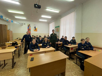 Встреча студентов колледжа курсантом Тюменского высшего военно-инженерного командного училища