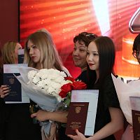Во втором корпусе колледжа 3 июля состоялось вручение дипломов отделения "Подготовки рабочих кадров и специалистов сферы услуг и профессионального обучения лиц с ограниченными возможностями здоровья" и "Экономико-технологического отделения" 