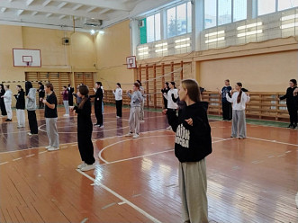 Новогодняя зарядка с Дедом Морозом и Снегурочкой!