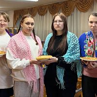 В общежитии №2 нашего колледжа состоялось традиционное праздничное чаепитие, посвященное проводам зимы – Масленице