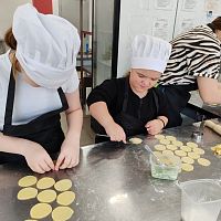 Вкусная профессия: школьники прошли профессиональные пробы по профессии «Повар» в рамках проекта "Билет в будущее"