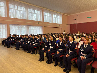 12 декабря в рамках празднования Дня Героя Отечества в чебоксарском экономико- технологическом колледже состоялась встреча с бойцом СВО, помощником главы Чувашии Олега Николаева, Русланом Равилевичем Валиулиным