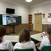 Телемост, который сближает: студенты ЧЭТК встретились со школьниками из ДНР!