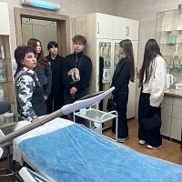 Студенты Чебоксарского экономико-технологического колледжа совместно с преподавателем Воробьёвой И.В. побывали в гостях у салона красоты «Камея»