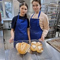 В Чебоксарском экономико-технологическом колледже Минобразования Чувашии в рамках обучения студенческих отрядов слушатели курсов осваивают программу по рабочей профессии «Пекарь»